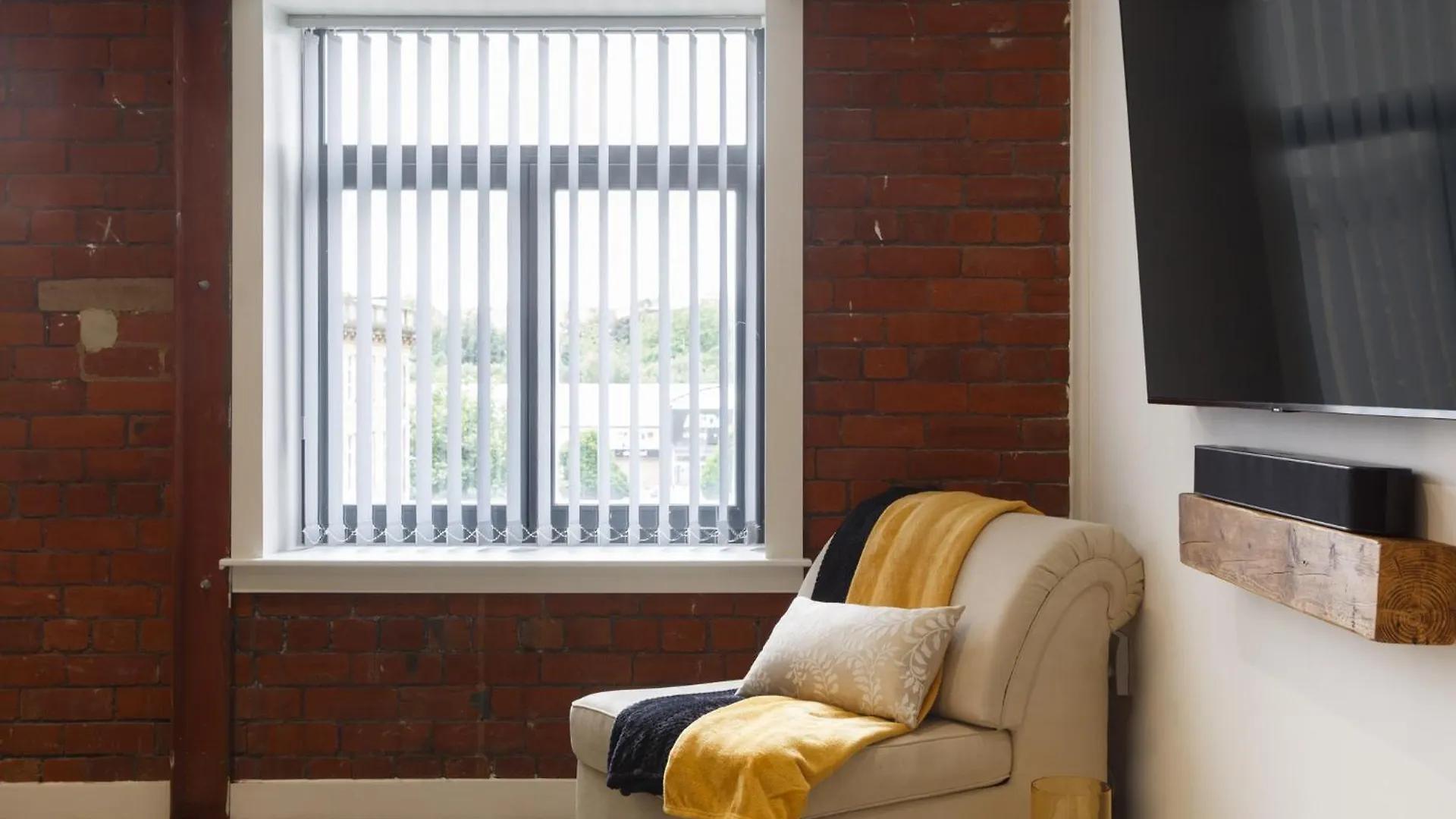 Kemara Apartments - Stunning 2 Bedroom Duplex Apartment Bradford  0*, Bradford (West Yorkshire)