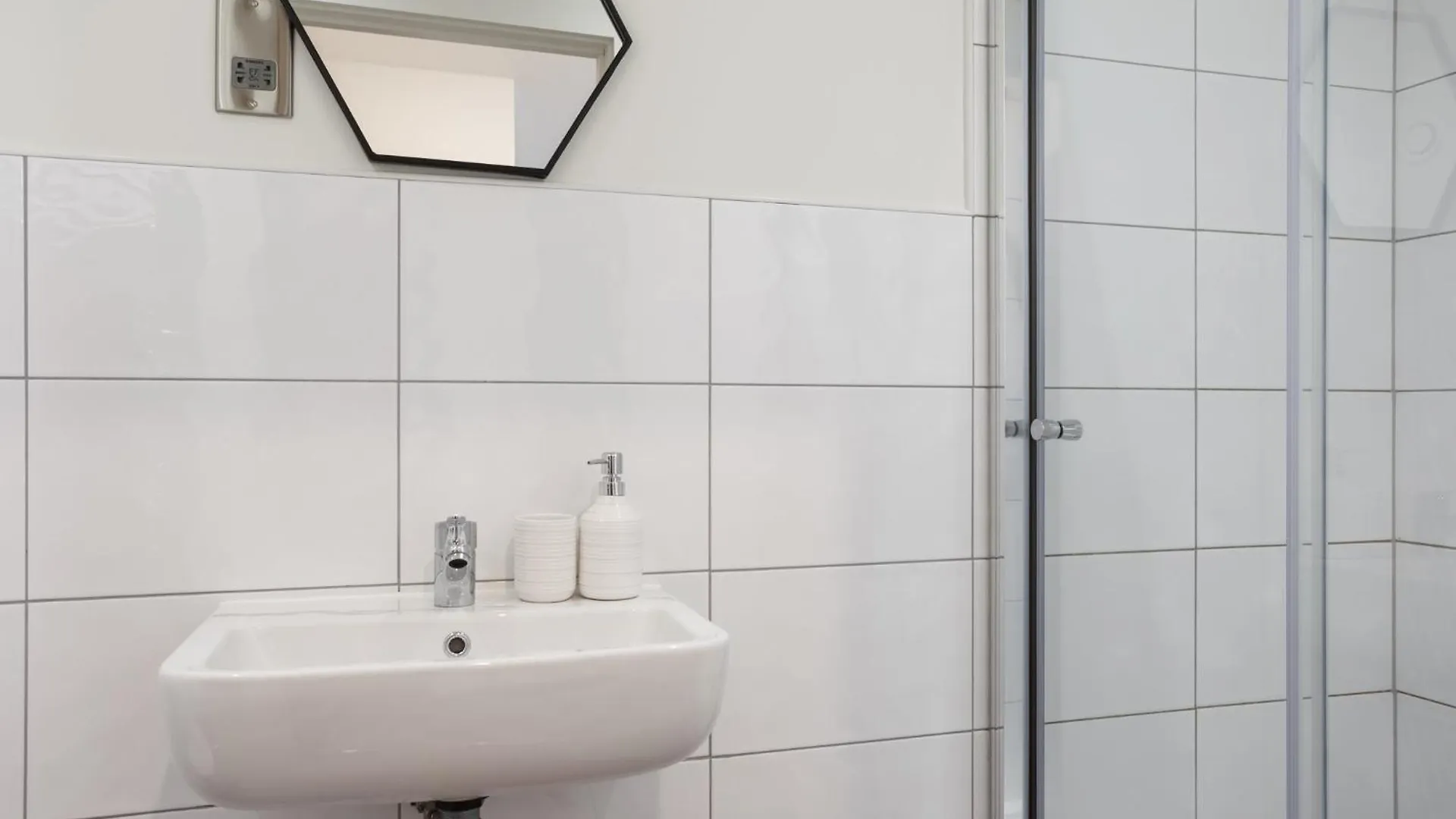 Kemara Apartments - Stunning 2 Bedroom Duplex Apartment Bradford