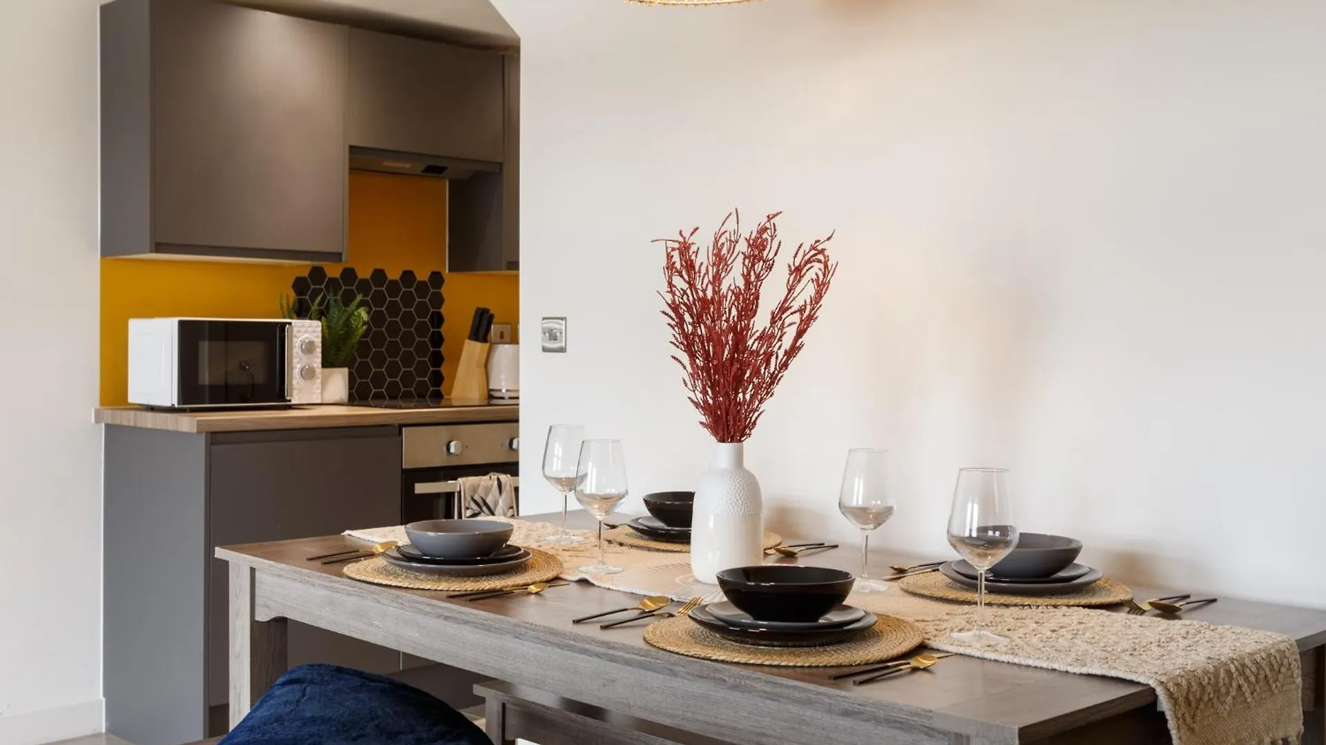 Kemara Apartments - Stunning 2 Bedroom Duplex Apartment Bradford  Bradford (West Yorkshire)