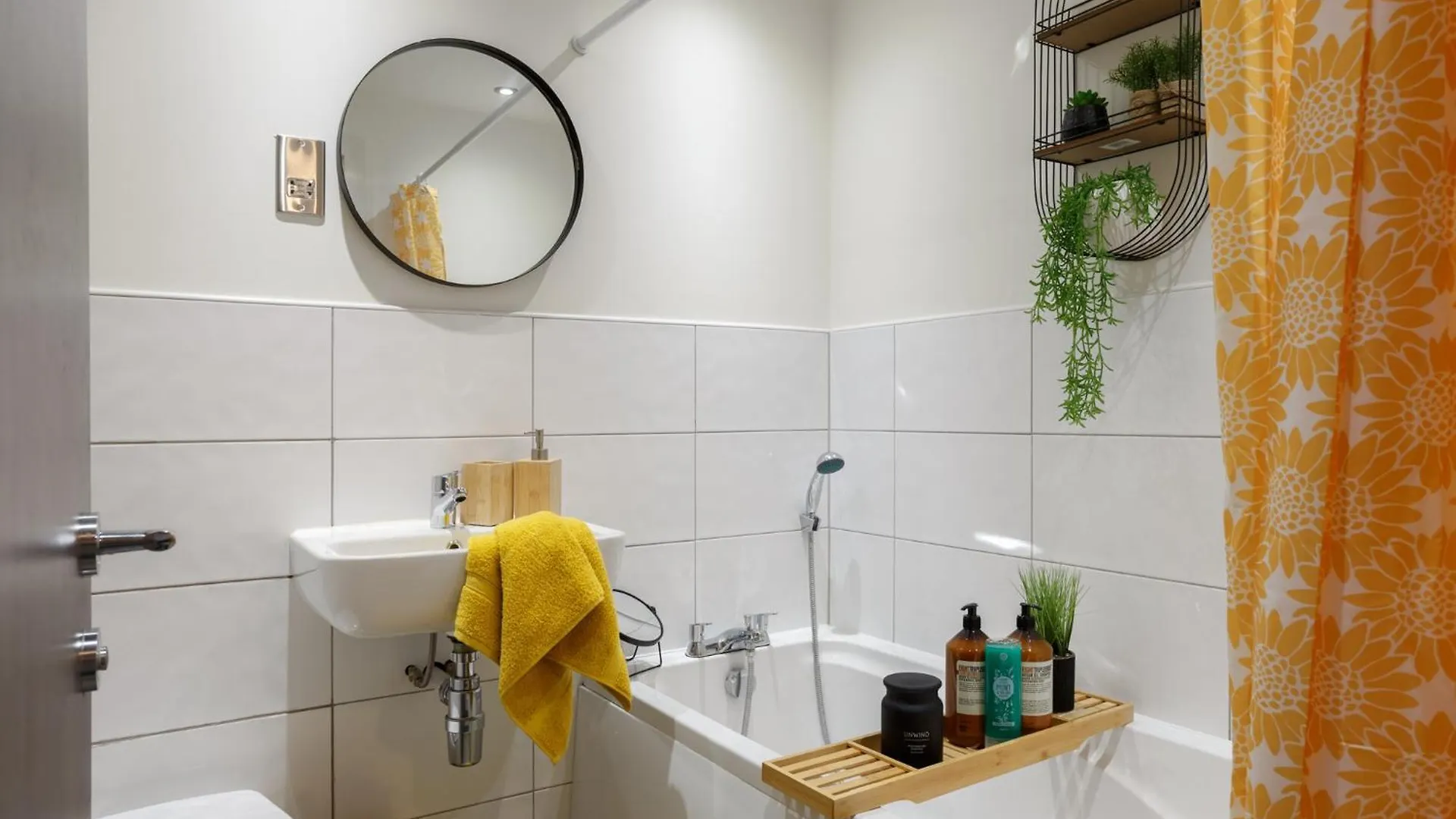 Kemara Apartments - Stunning 2 Bedroom Duplex Apartment Bradford