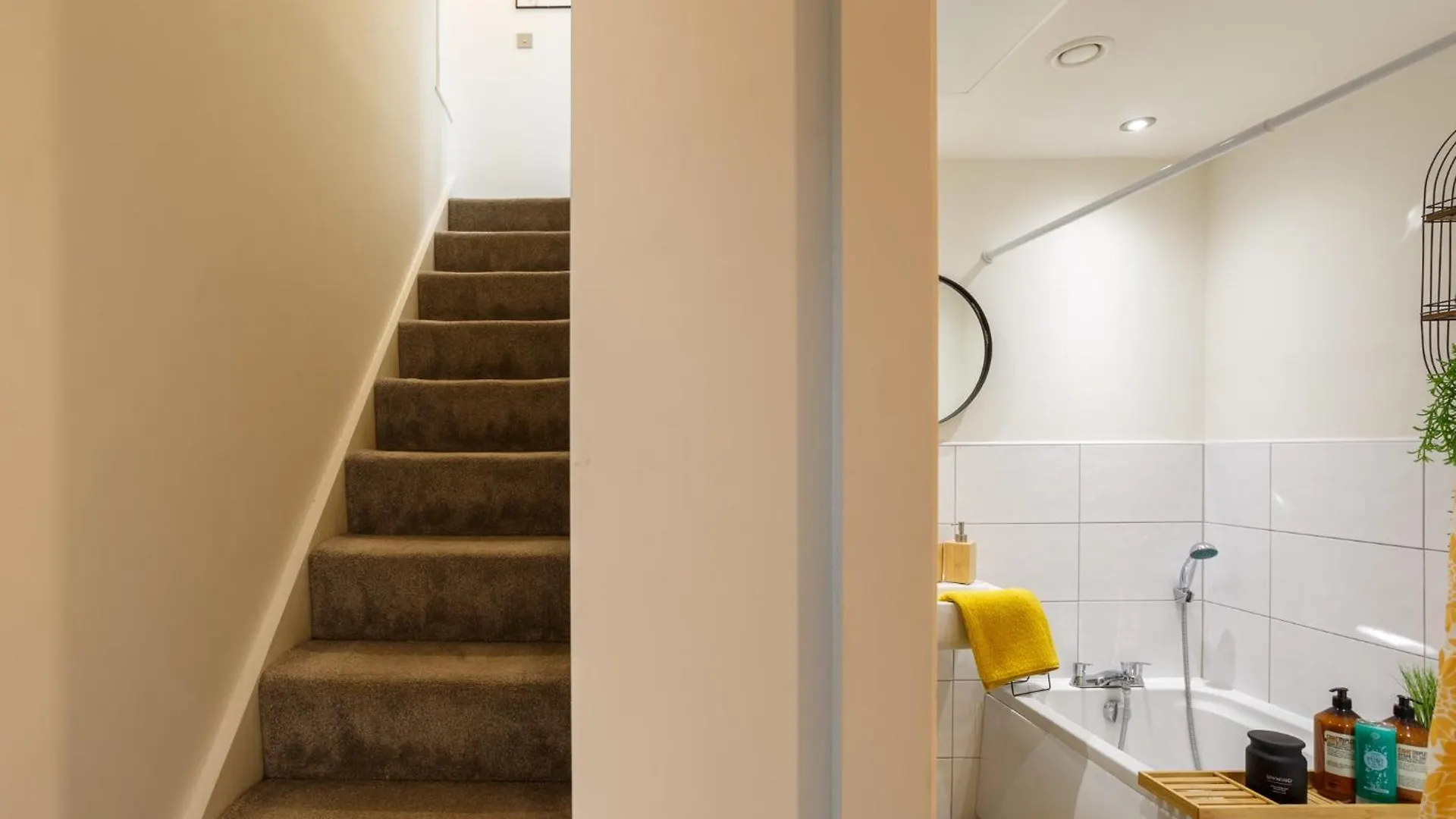 Kemara Apartments - Stunning 2 Bedroom Duplex Apartment Bradford
